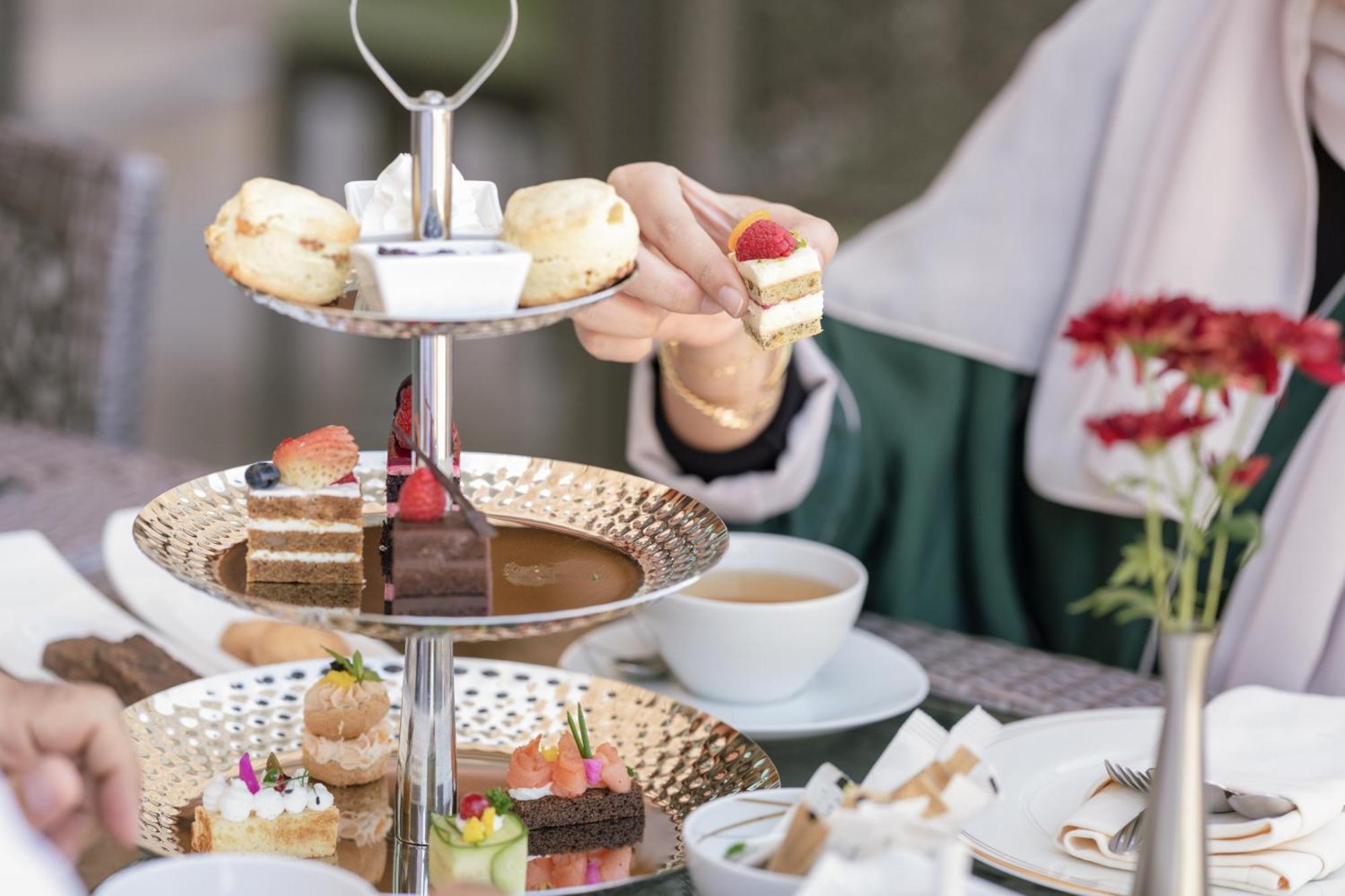 Raffles Makkah Palace Mekka Buitenkant foto Afternoon tea at the Emirates Palace Hotel, Abu Dhabi