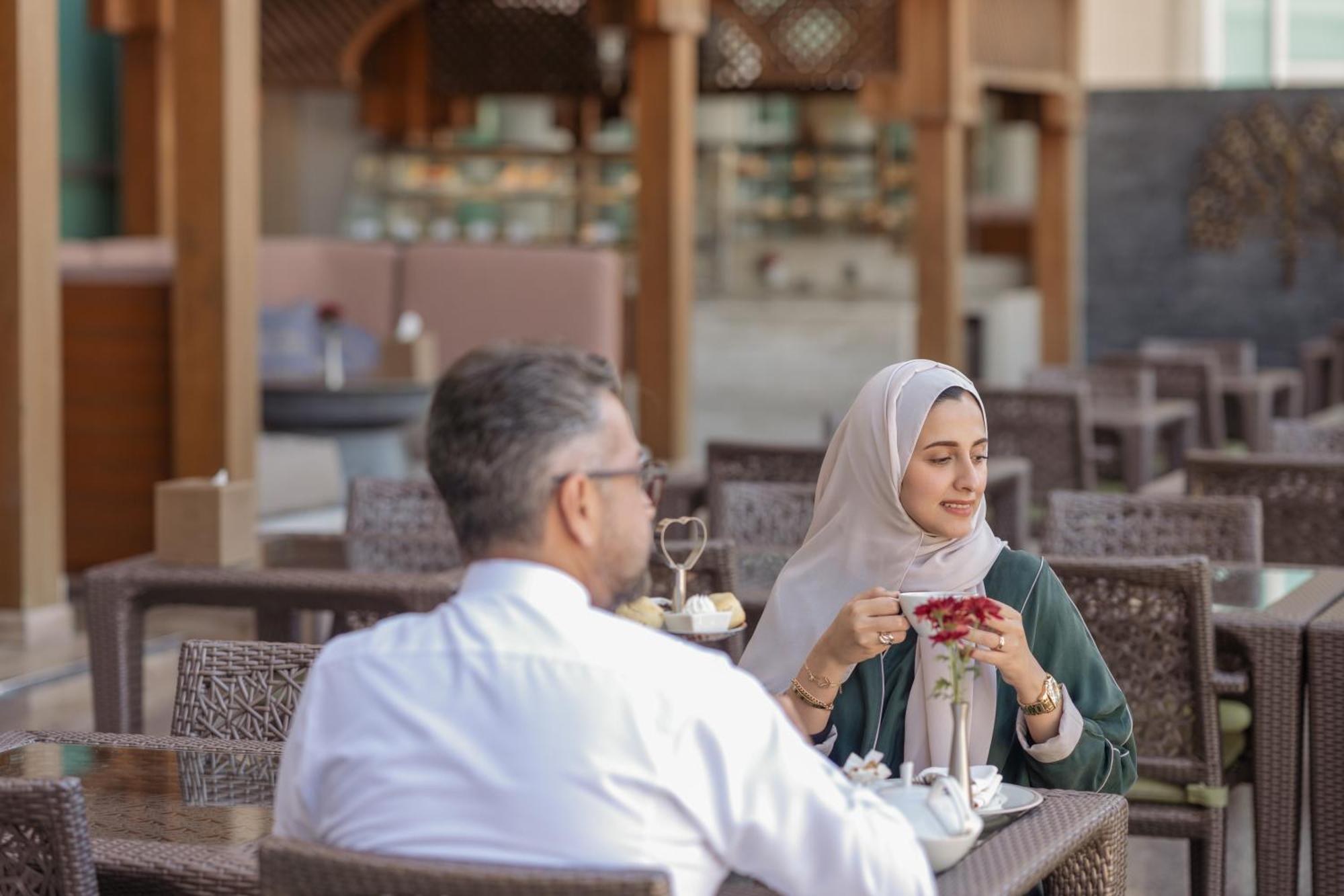 Raffles Makkah Palace Mekka Buitenkant foto A couple in Dubai