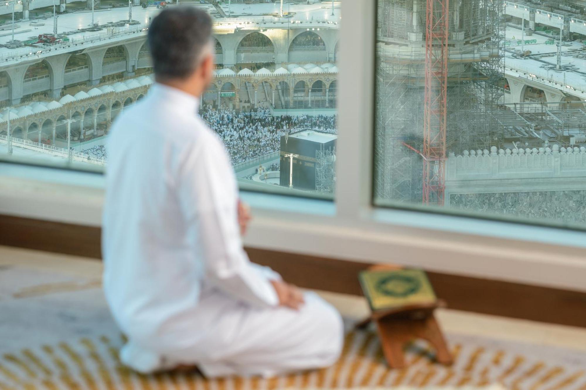 Raffles Makkah Palace Mekka Buitenkant foto Muslim praying in the Grand Mosque of Mecca