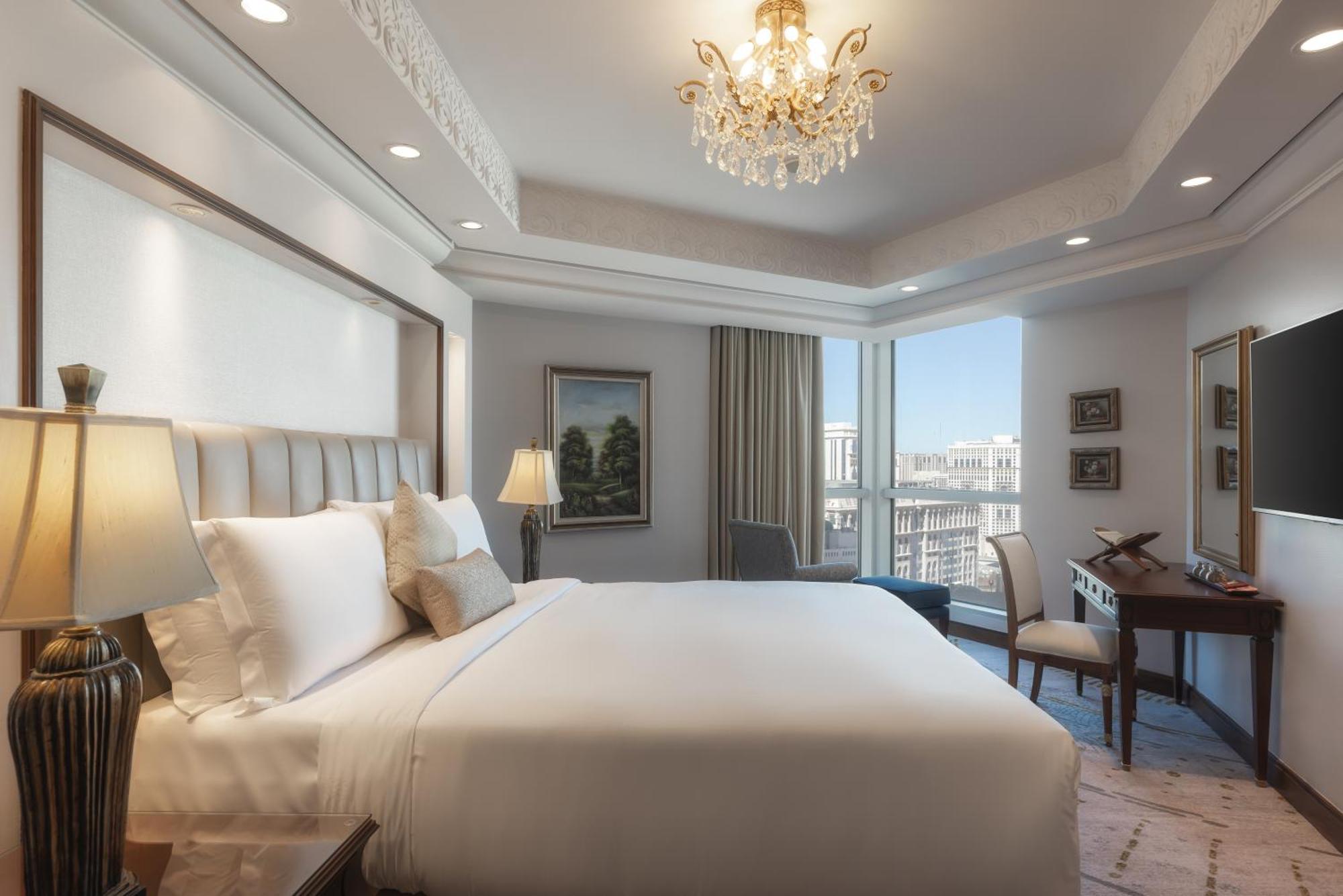 Raffles Makkah Palace Mekka Buitenkant foto A bedroom at the hotel