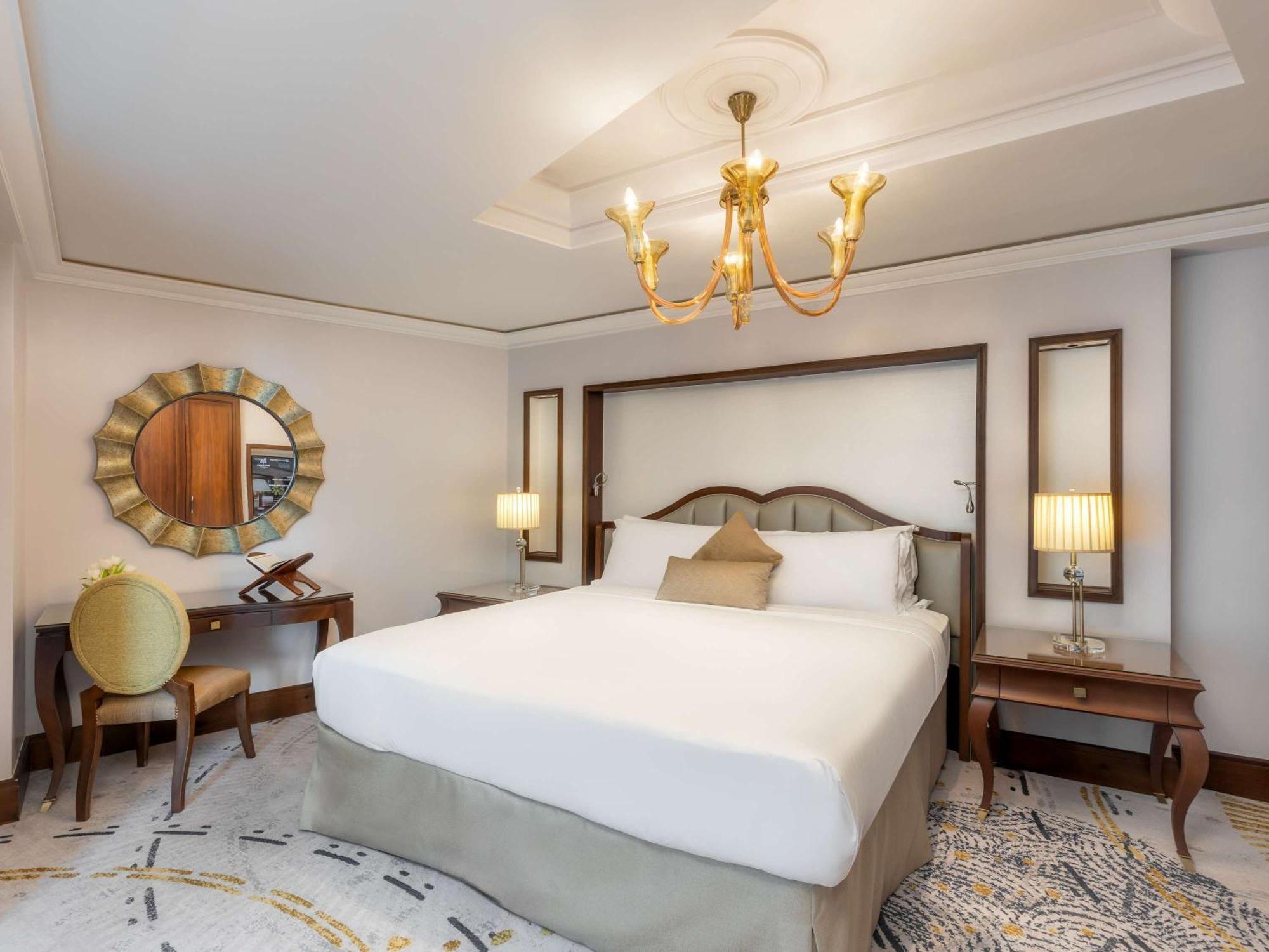 Raffles Makkah Palace Mekka Buitenkant foto A bedroom at the hotel