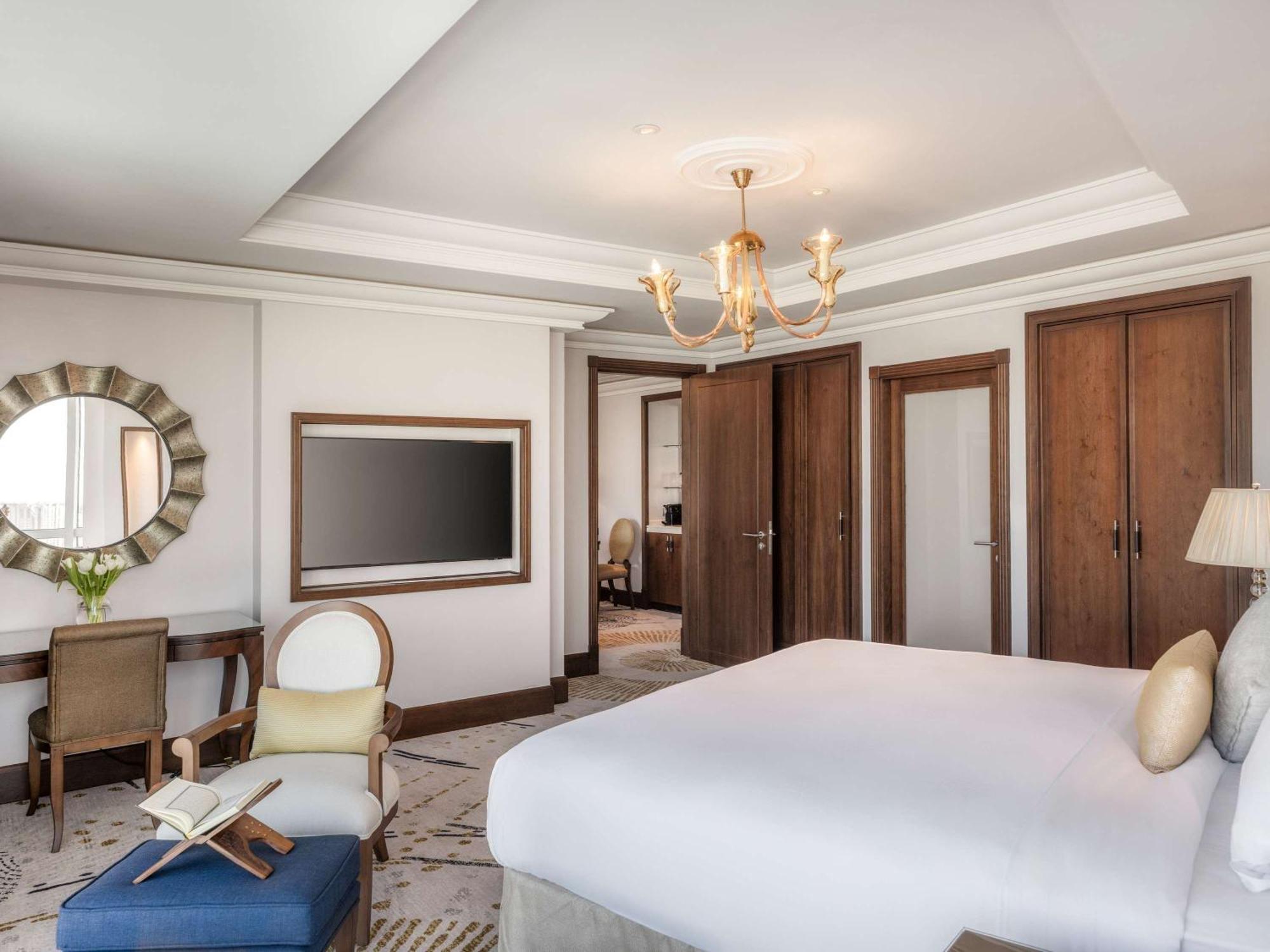 Raffles Makkah Palace Mekka Buitenkant foto A bedroom at the hotel