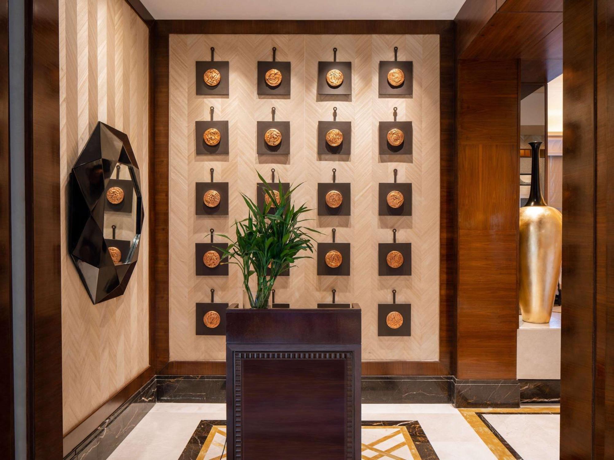 Raffles Makkah Palace Mekka Buitenkant foto The interior of the hotel