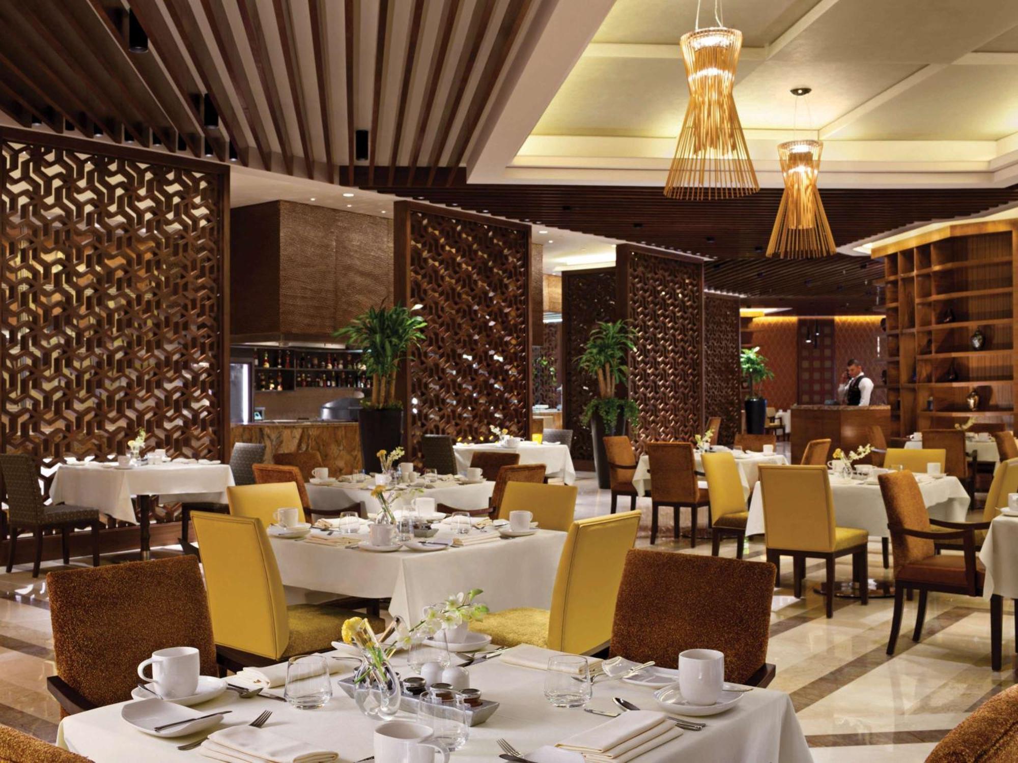 Raffles Makkah Palace Mekka Buitenkant foto The restaurant at the Ritz-Carlton, Dubai